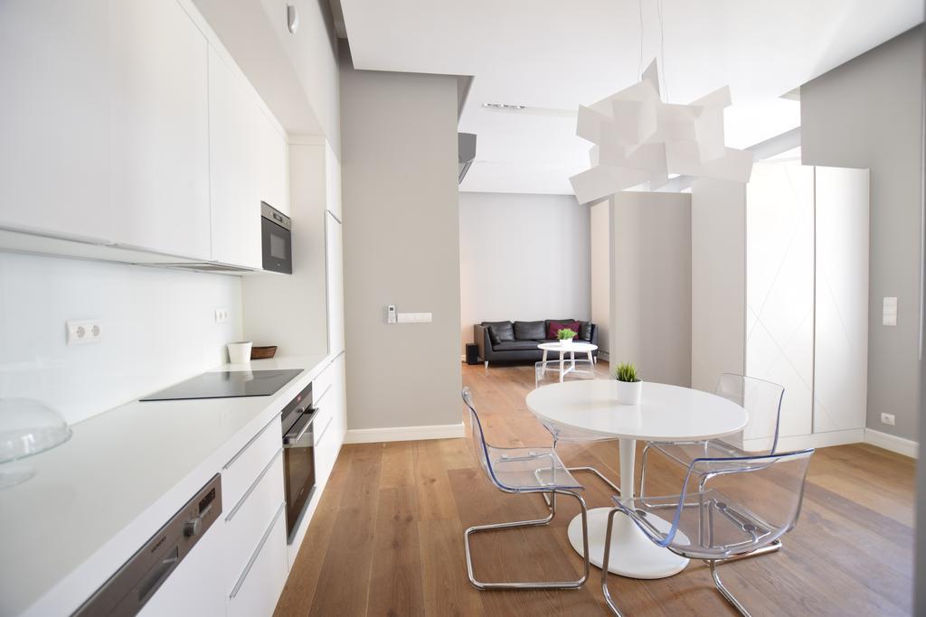 Luxury Apartment By Hi5 - Szervita Suite Budapest Esterno foto