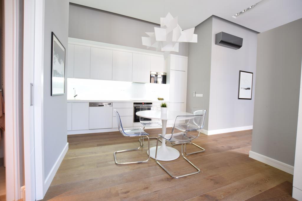 Luxury Apartment By Hi5 - Szervita Suite Budapest Esterno foto
