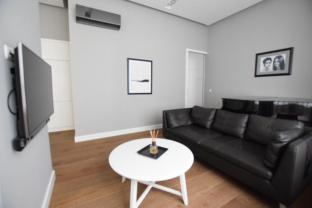 Luxury Apartment By Hi5 - Szervita Suite Budapest Esterno foto