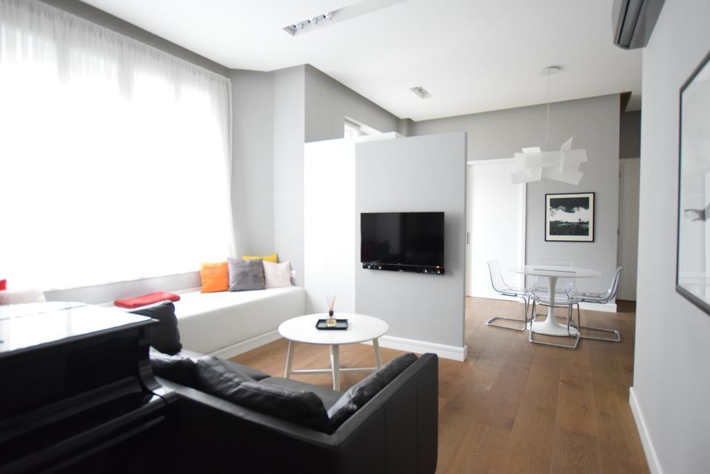 Luxury Apartment By Hi5 - Szervita Suite Budapest Esterno foto