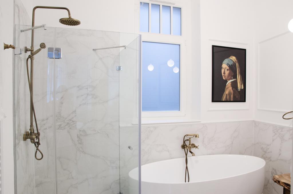 Luxury Apartment By Hi5 - Szervita Suite Budapest Esterno foto