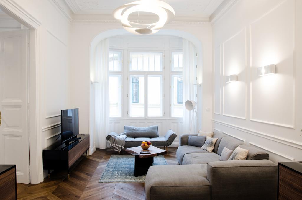 Luxury Apartment By Hi5 - Szervita Suite Budapest Esterno foto