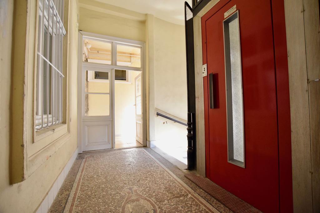 Luxury Apartment By Hi5 - Szervita Suite Budapest Esterno foto