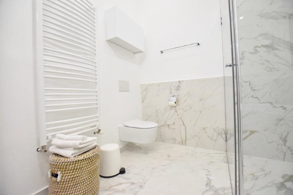 Luxury Apartment By Hi5 - Szervita Suite Budapest Esterno foto