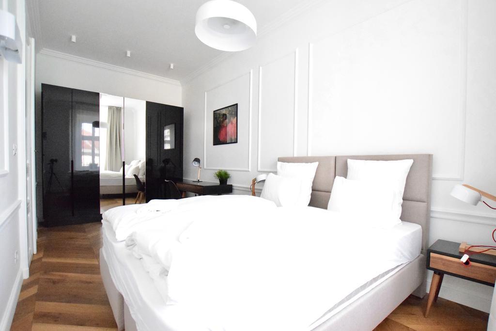 Luxury Apartment By Hi5 - Szervita Suite Budapest Esterno foto