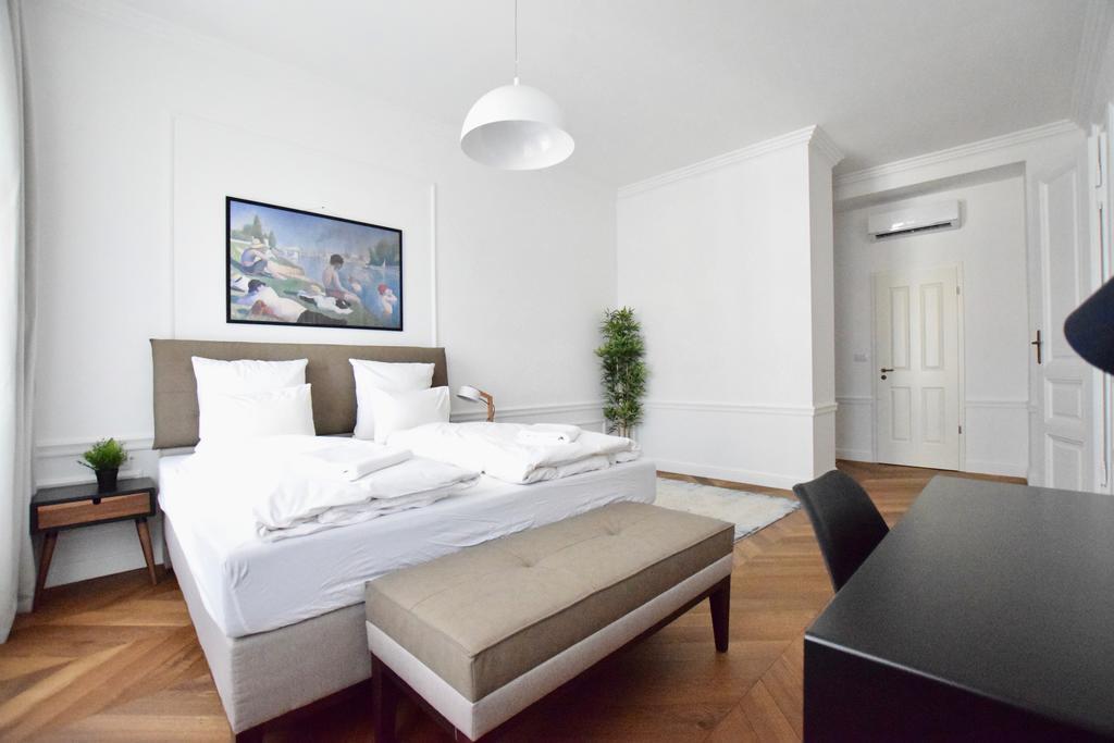 Luxury Apartment By Hi5 - Szervita Suite Budapest Esterno foto