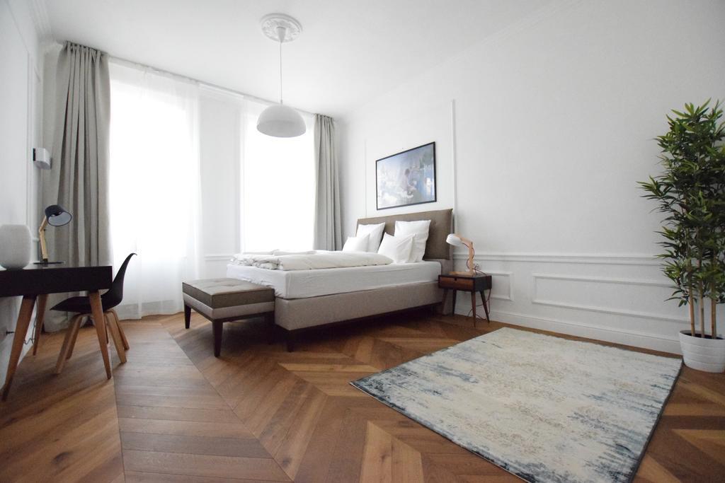 Luxury Apartment By Hi5 - Szervita Suite Budapest Esterno foto