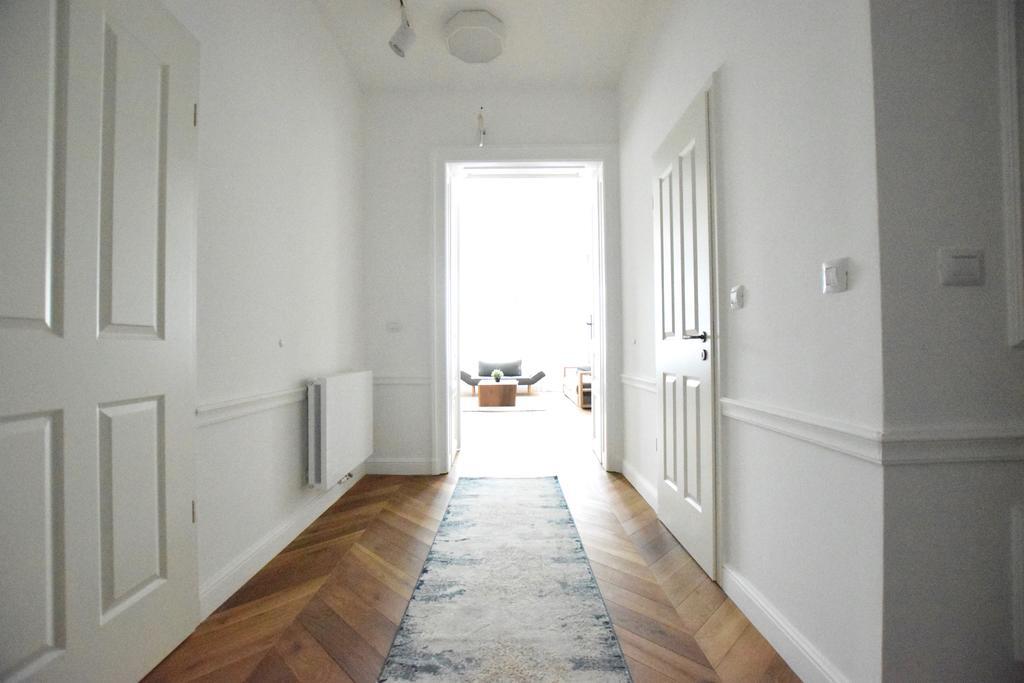 Luxury Apartment By Hi5 - Szervita Suite Budapest Esterno foto