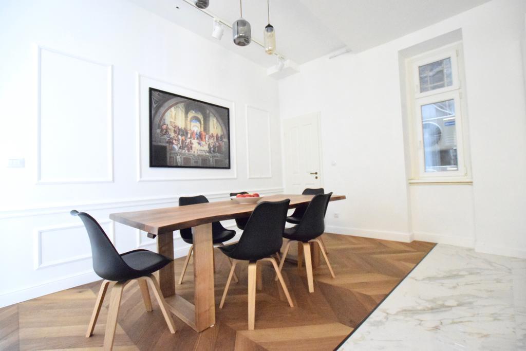 Luxury Apartment By Hi5 - Szervita Suite Budapest Esterno foto