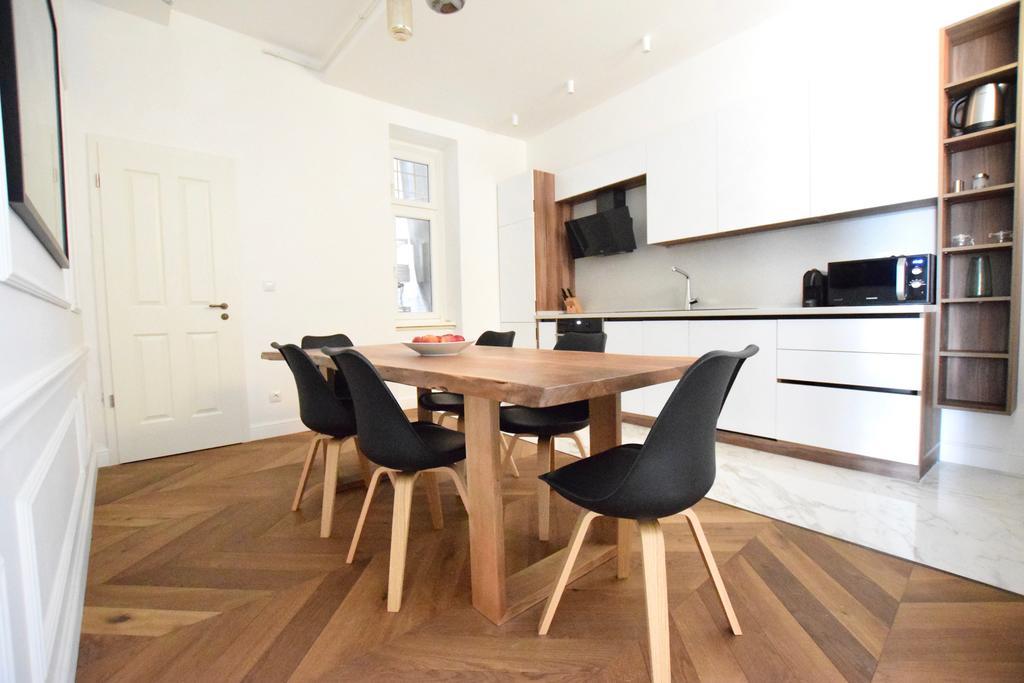 Luxury Apartment By Hi5 - Szervita Suite Budapest Esterno foto