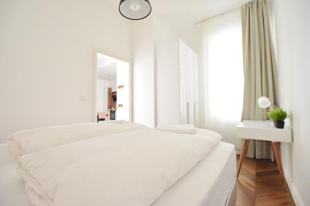 Luxury Apartment By Hi5 - Szervita Suite Budapest Esterno foto